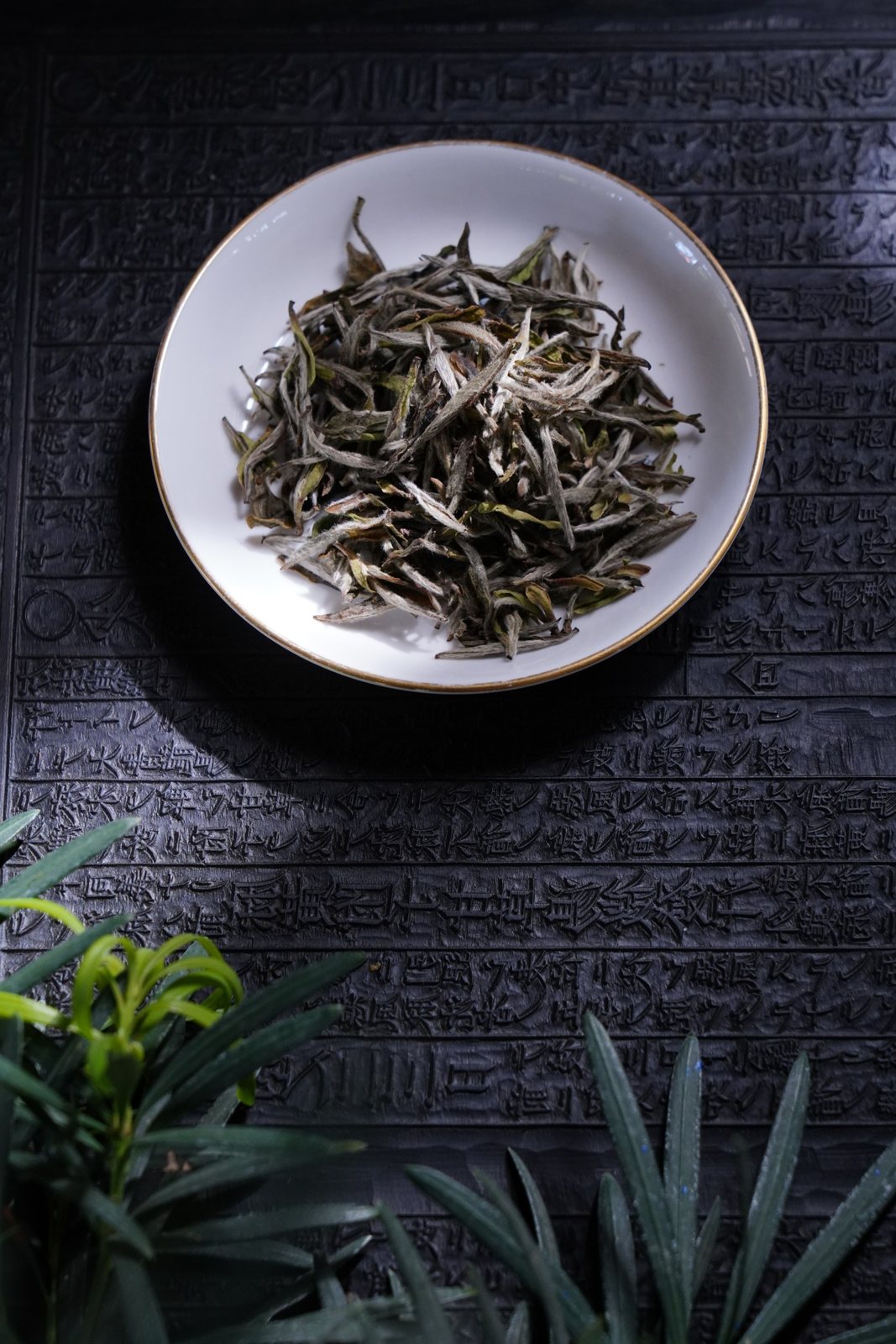 Pre-Qingming Spring White Peony Cake — dry leaf